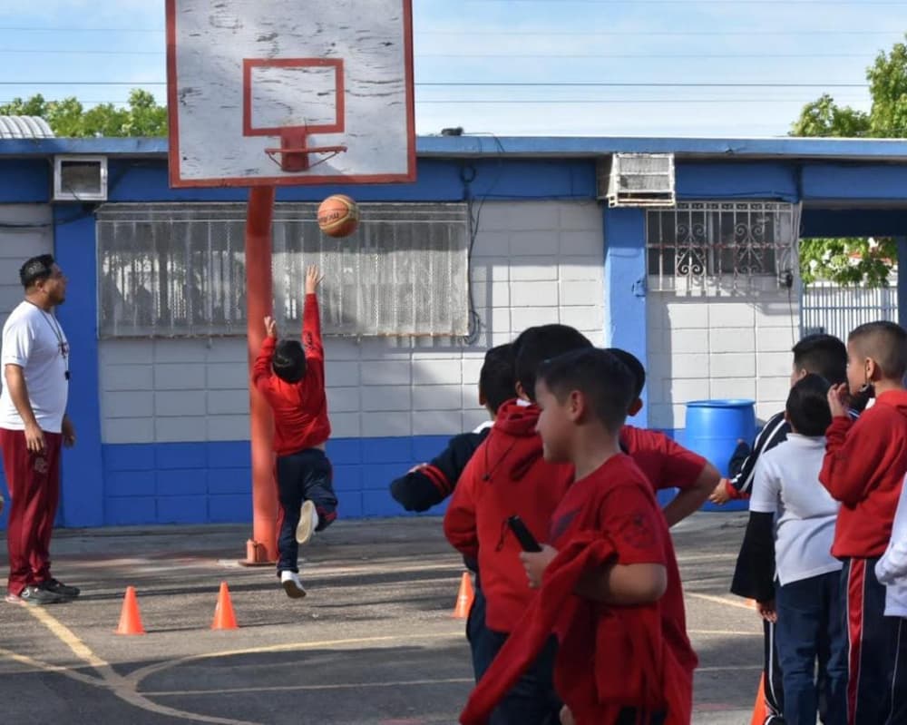 Lleva el INDE BC dinámica jornada de activación física a la Primaria Leandro Valle de Tijuana