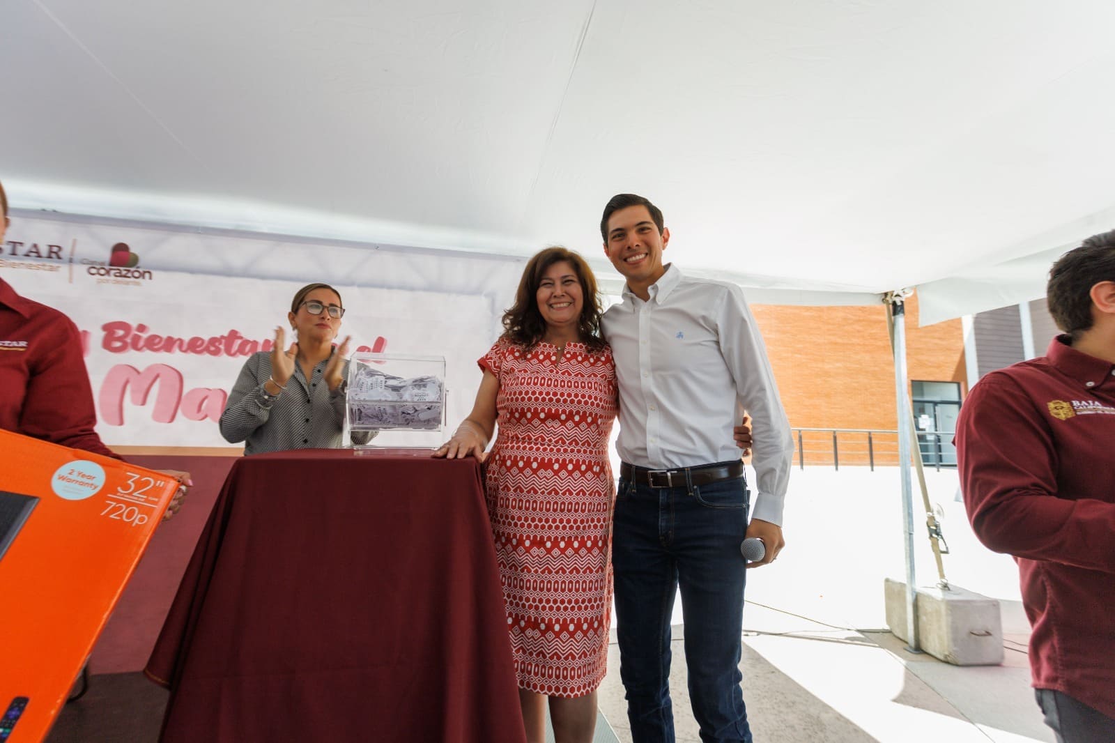 Celebran Román Cota y Gobierno de BC a 1,200 madres de familia en Tecate